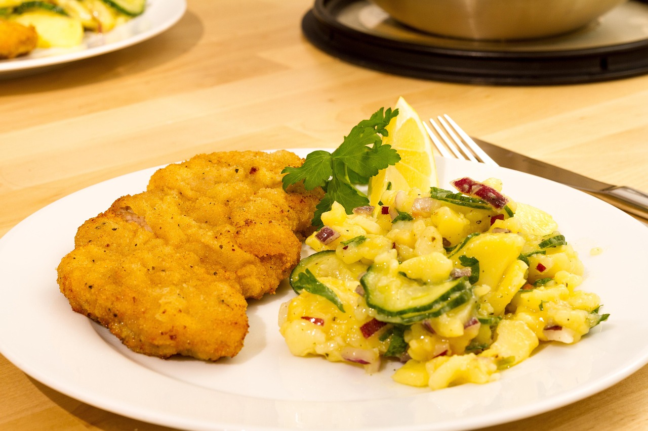 Schnitzel with potatoe cucumber salad