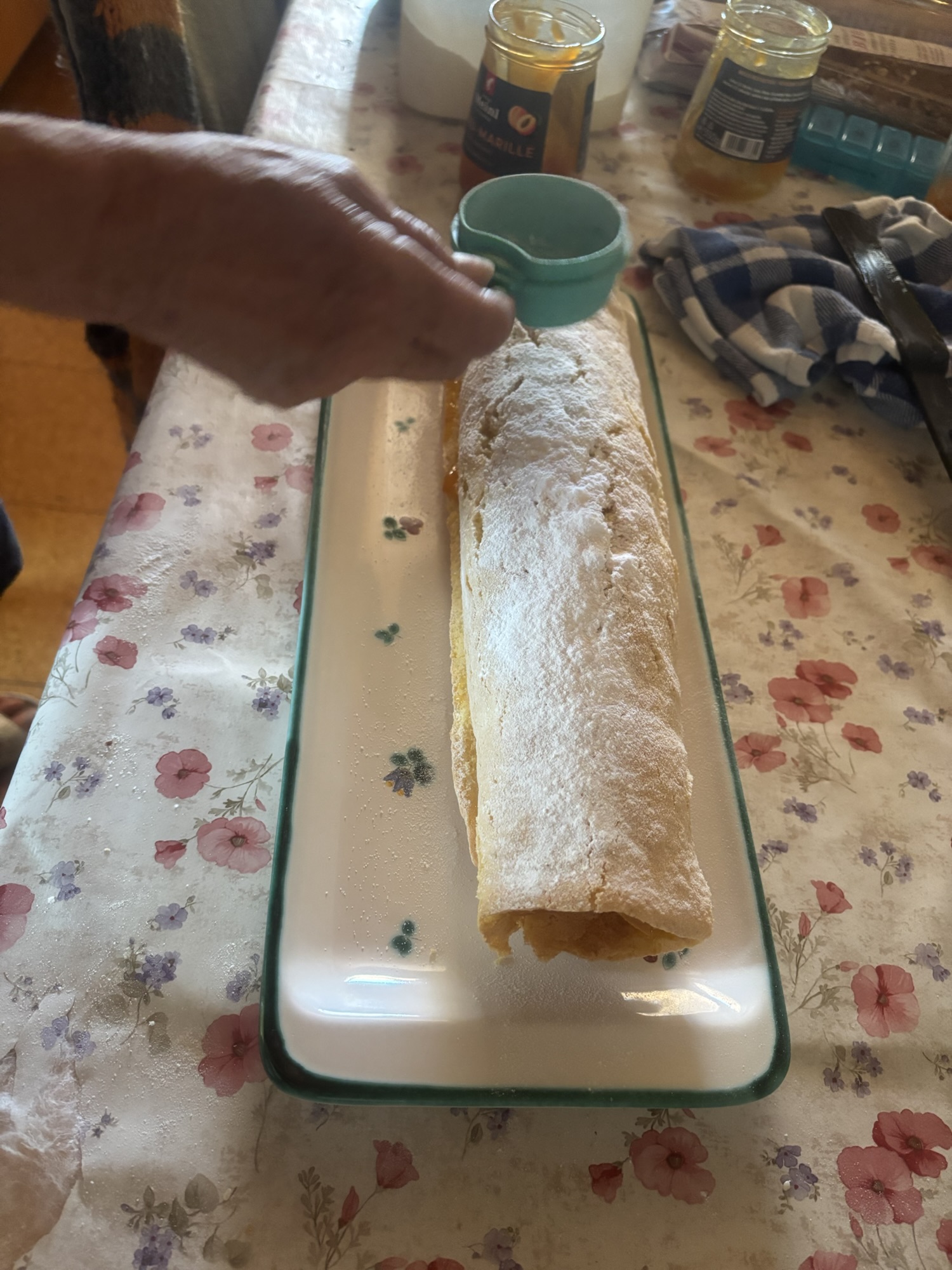 Biskuitroulade – Austrian Swiss Roll